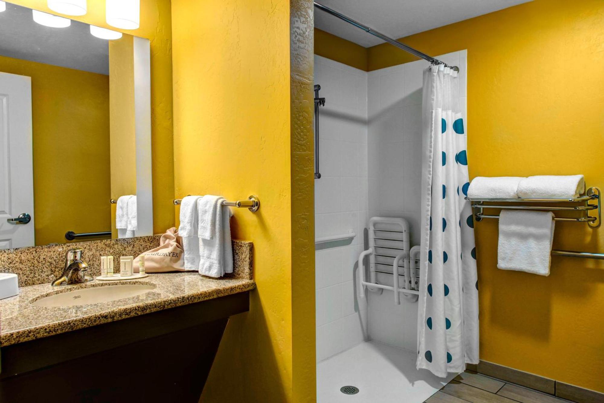Towneplace Suites By Marriott Bakersfield West Exterior photo