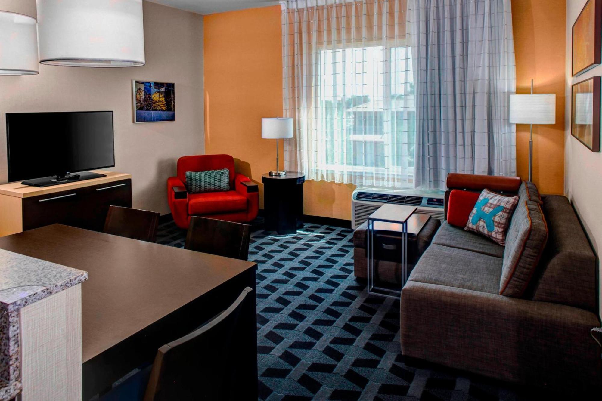 Towneplace Suites By Marriott Bakersfield West Exterior photo