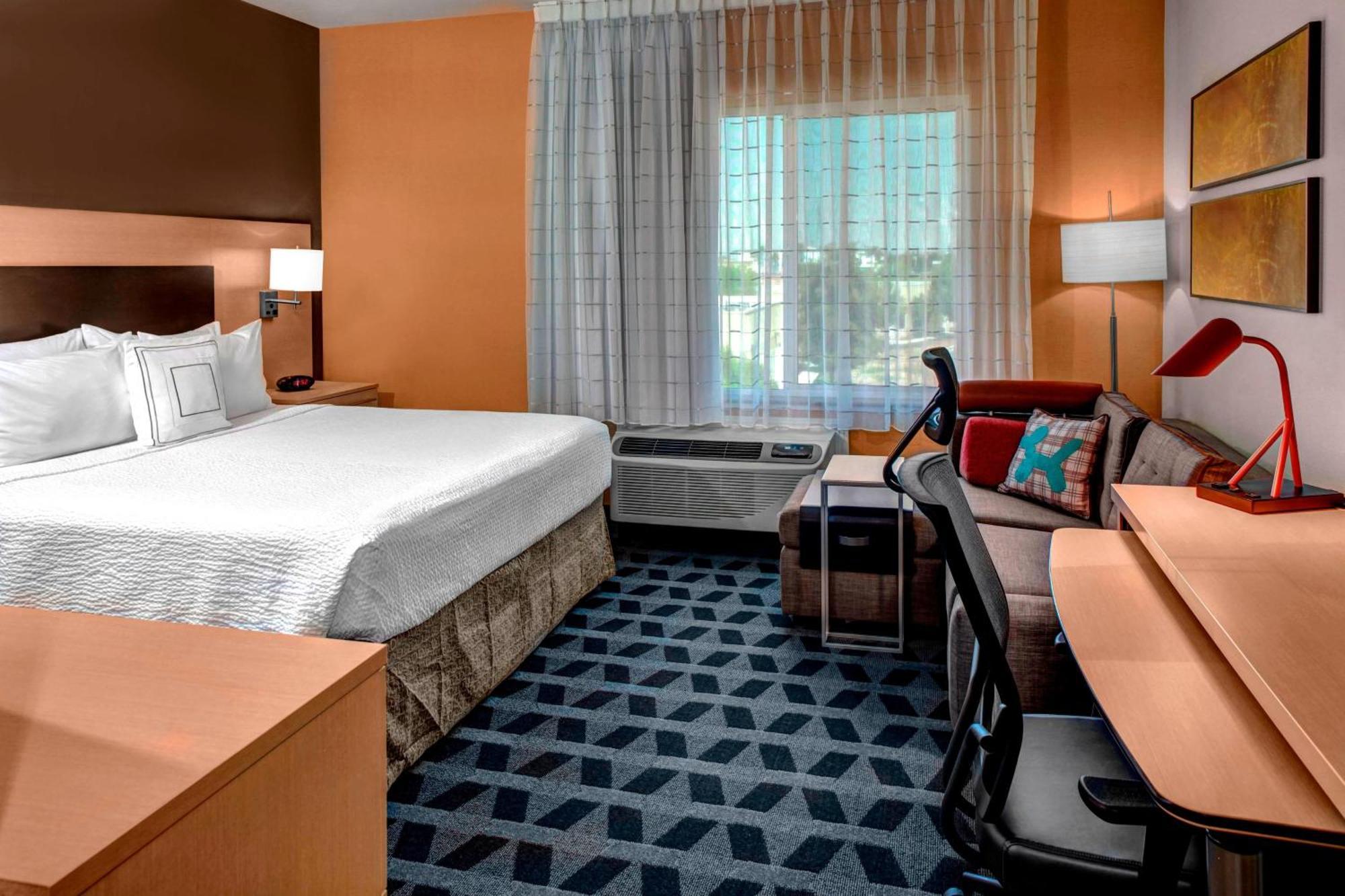 Towneplace Suites By Marriott Bakersfield West Exterior photo