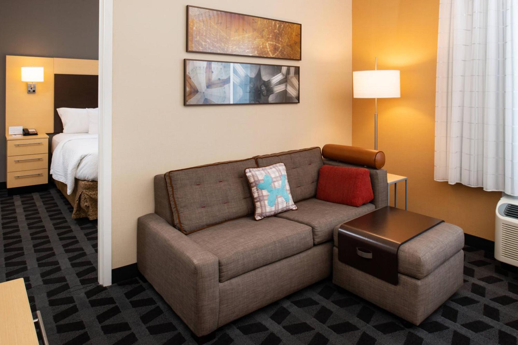 Towneplace Suites By Marriott Bakersfield West Exterior photo