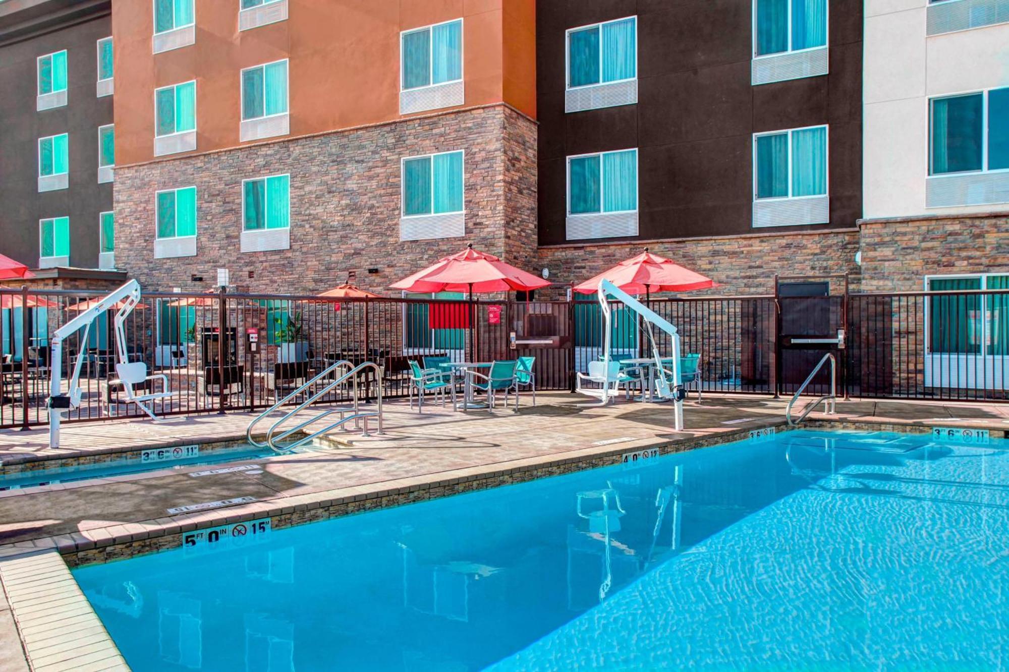 Towneplace Suites By Marriott Bakersfield West Exterior photo